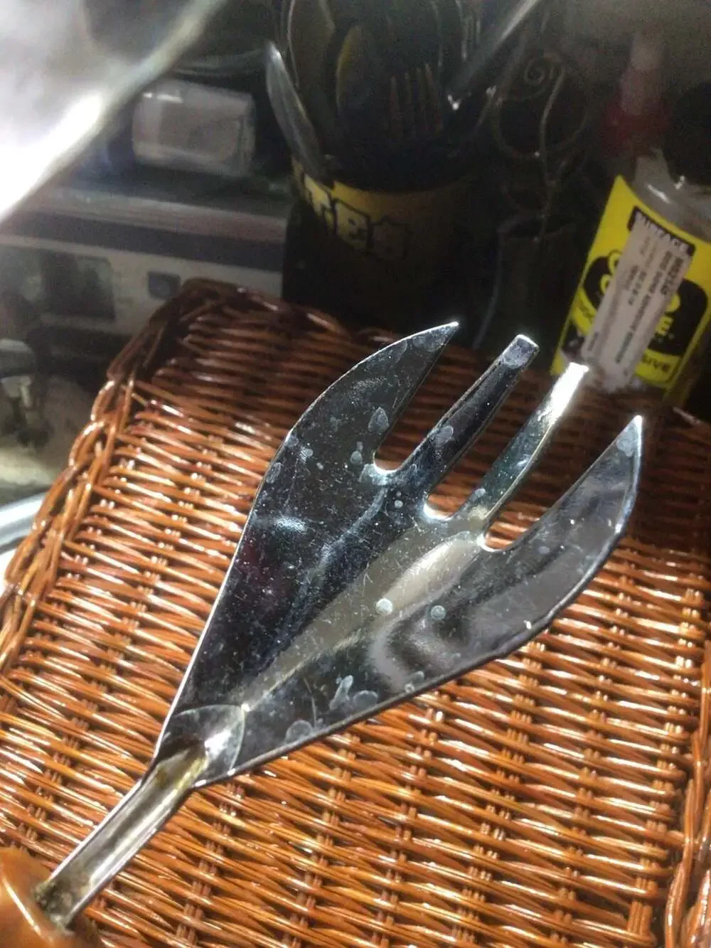 Vintage Mid-Century Bakelite Handle Swirl Claw Ice Tongs